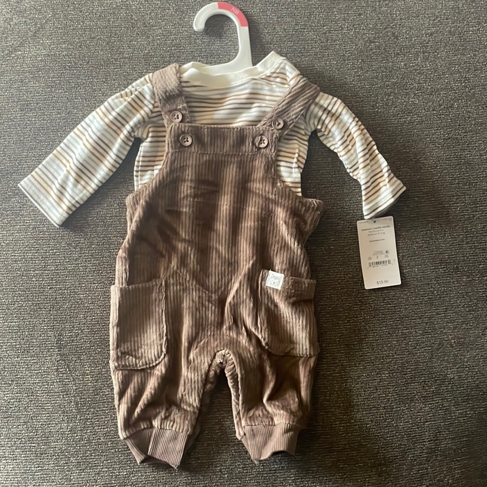 Two piece jumper infant set Brand New W /Tags